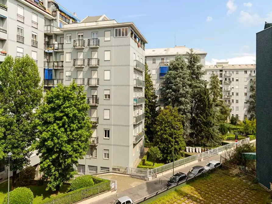 Immagine 16 di Camera in affitto  in VIA CAVEZZALI19 a Milano