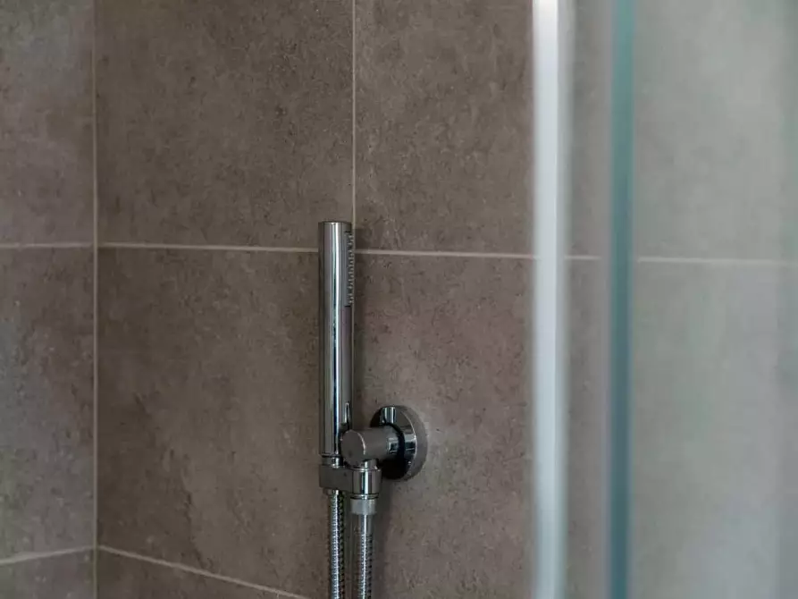 Immagine 37 di Appartamento in affitto  in Via Corrado e Giulio Venini a Como