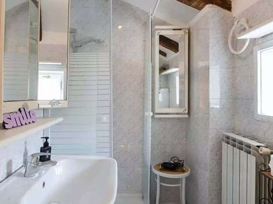 Immagine 10 di Appartamento in affitto  in Via Emo Tarabochia5 a Trieste