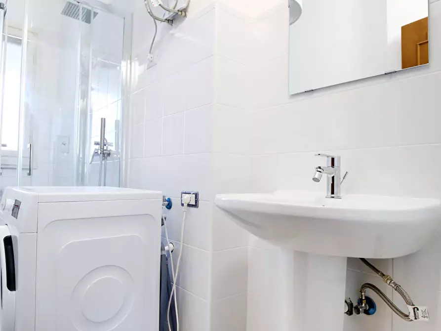 Immagine 18 di Camera in affitto  in Via Carlo Marx6 a Milano