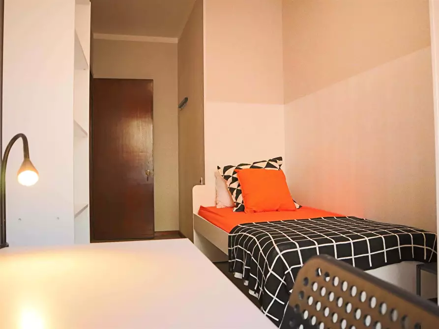 Immagine 1 di Camera in affitto  in Via Tigellio24 a Cagliari