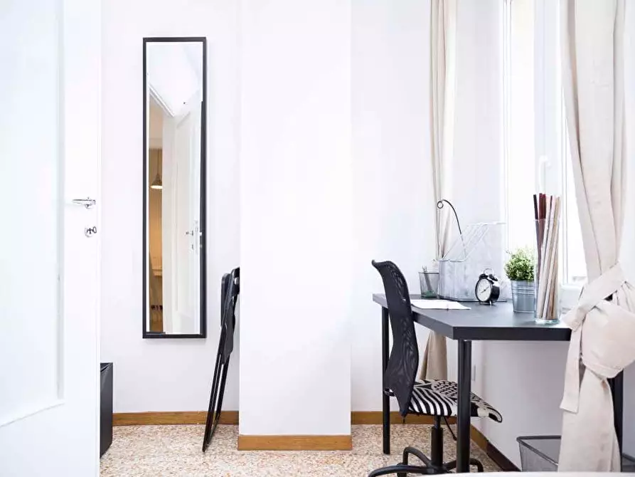 Immagine 5 di Camera in affitto  in Viale Carlo Espinasse12 a Milano