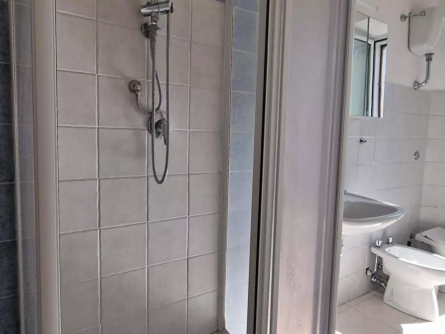 Immagine 19 di Camera in affitto  in Via Ostiense353 a Roma