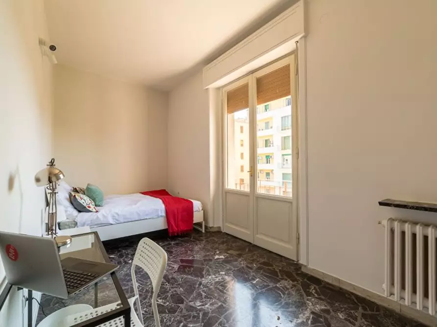 Immagine 2 di Camera in affitto  in Viale dei Mille8 a Firenze