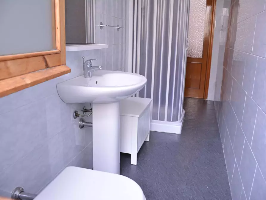 Immagine 8 di Camera in affitto  in Via Pola26 a Cagliari