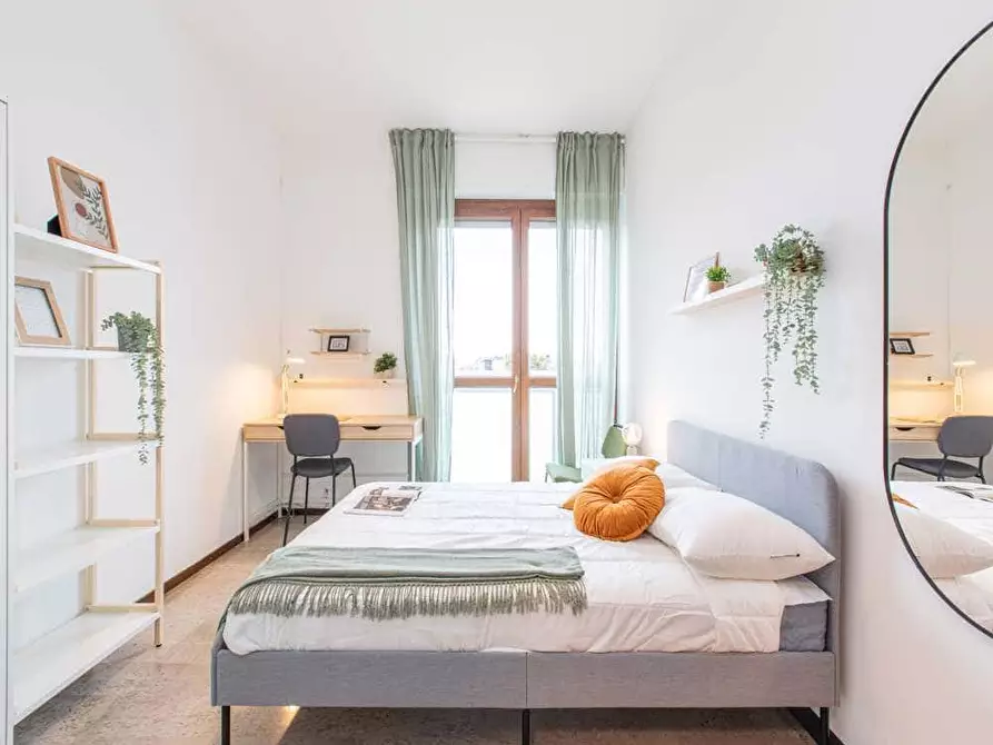 Immagine 6 di Camera in affitto  in Viale Sondrio7 a Milano