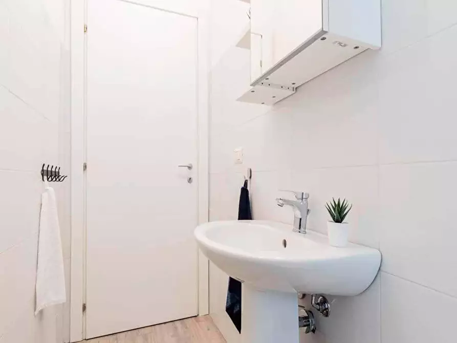 Immagine 14 di Camera in affitto  in Corso Vercelli25 a Milano