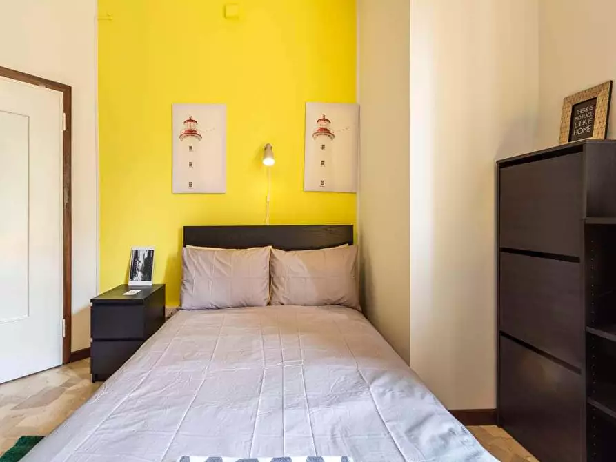 Immagine 8 di Camera in affitto  in Via Lorenteggio80 a Milano