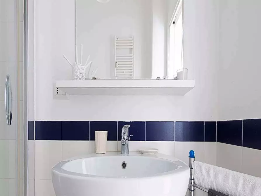 Immagine 11 di Camera in affitto  in Viale Emilio Caldara30 a Milano