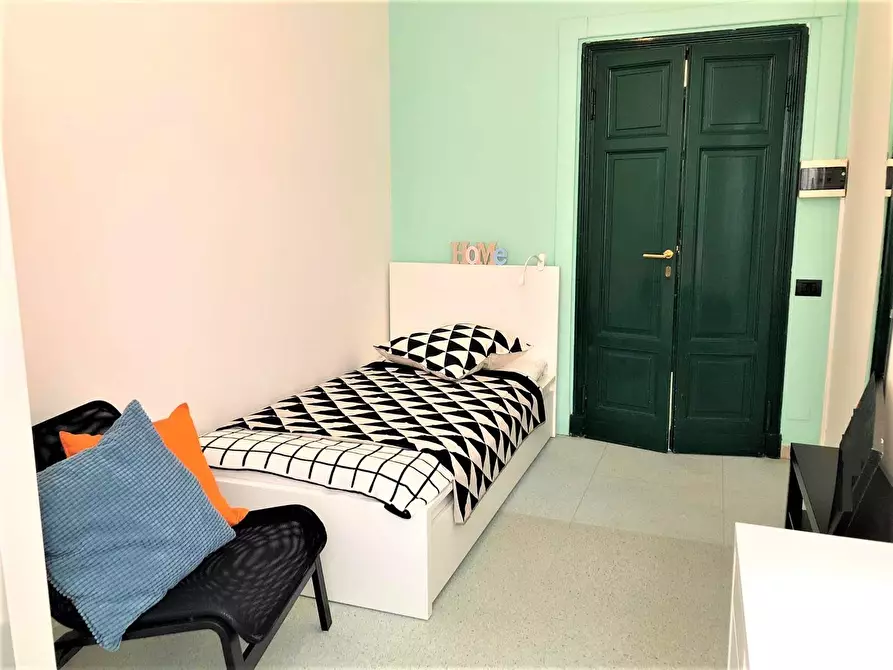 Immagine 2 di Camera in affitto  in Via della Cernaia38 a Firenze