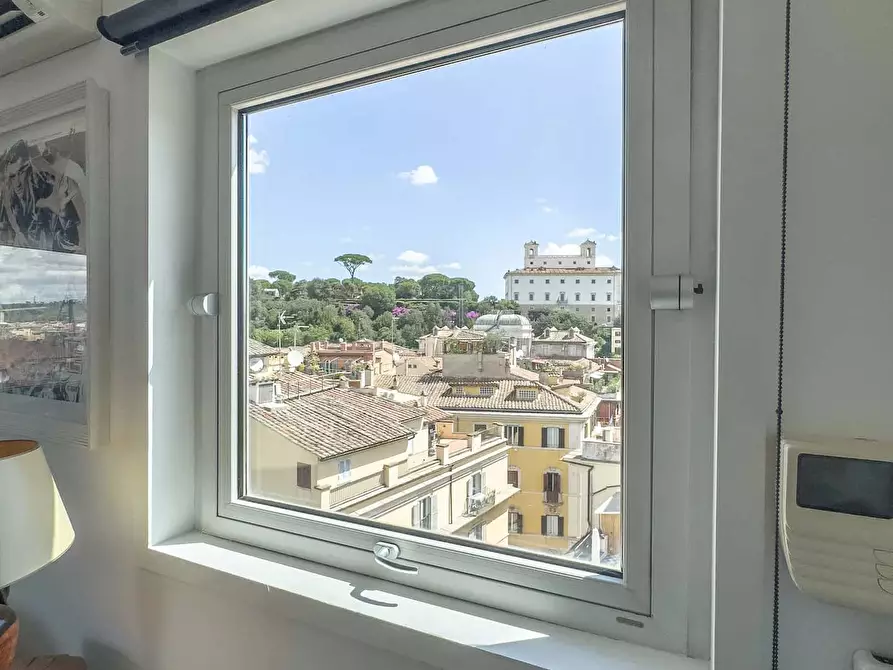 Immagine 37 di Appartamento in affitto  in Via Mario de' Fiori42 a Roma