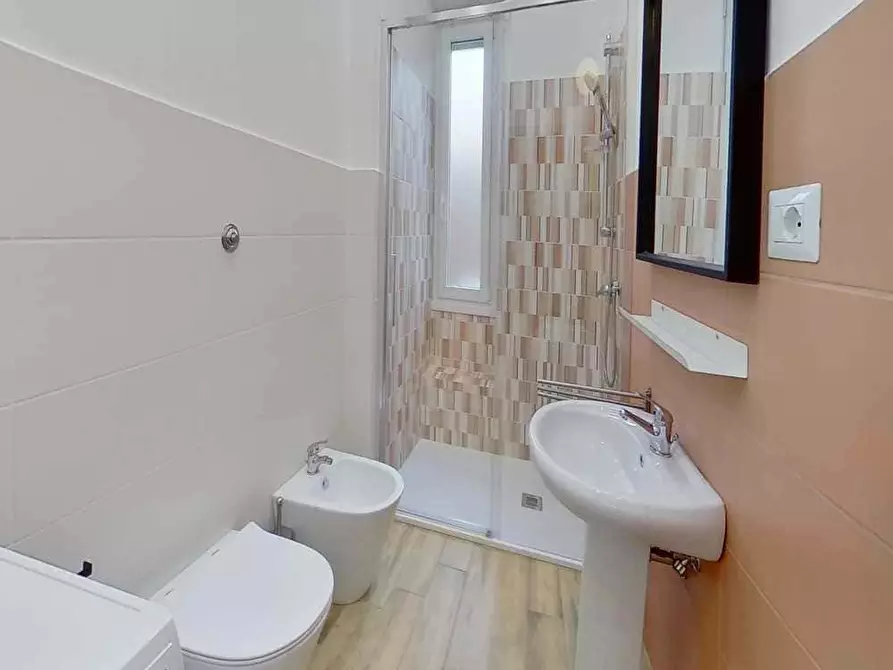 Immagine 2 di Camera in affitto  in Via Gualtiero Castellini33 a Roma