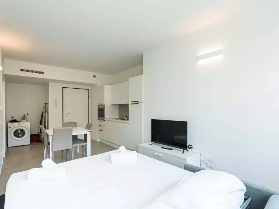 Immagine 42 di Appartamento in affitto  in Via Ippolito Rosellini2 a Milano