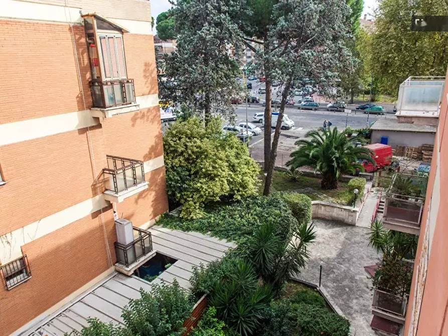 Immagine 11 di Camera in affitto  in Viale Jonio2 a Roma