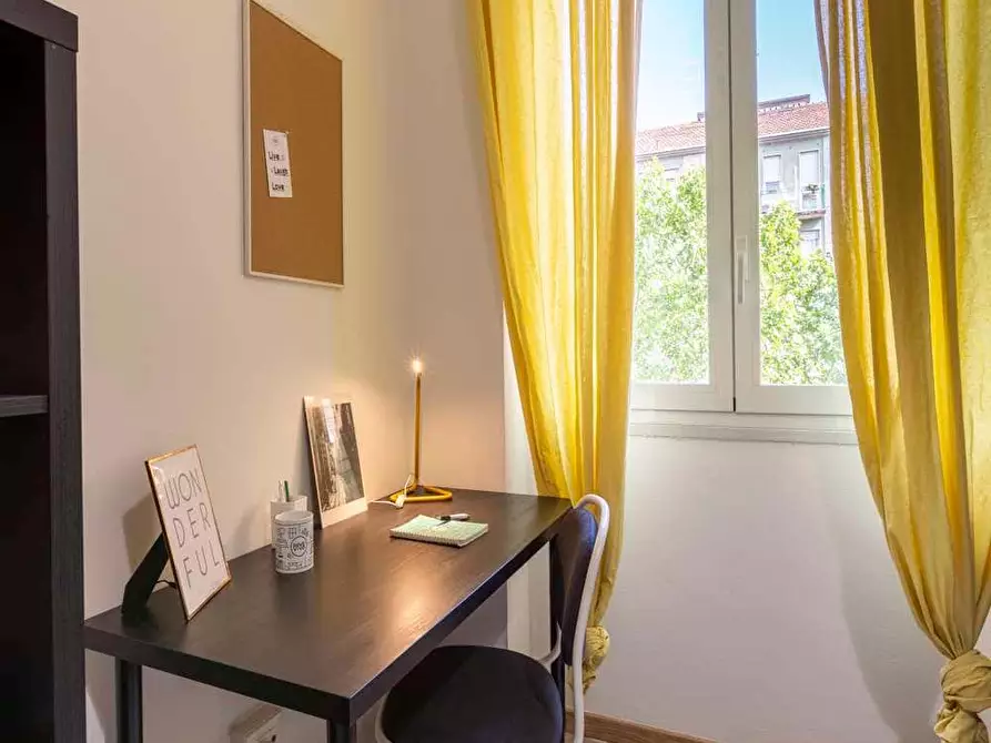 Immagine 6 di Camera in affitto  in Via Lorenteggio84 a Milano