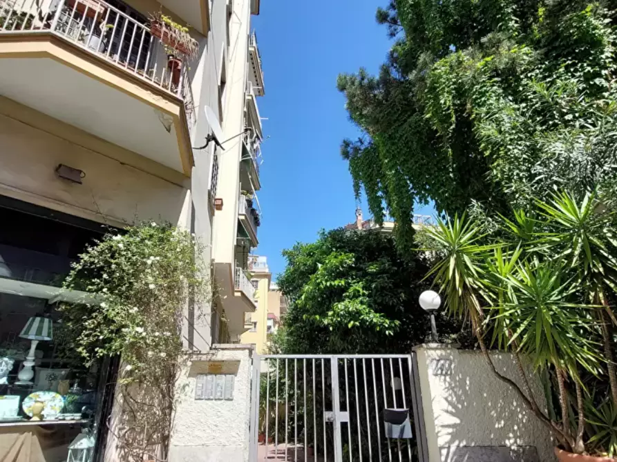 Immagine 11 di Appartamento in affitto  in Via della Farnesina100 a Roma