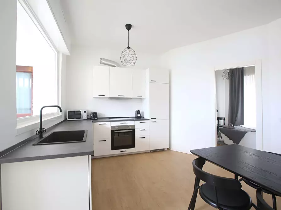 Immagine 5 di Camera in affitto  in Via Benjamin Constant6 a Milano