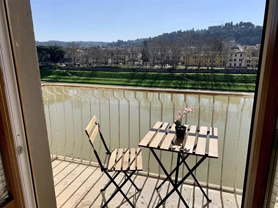 Immagine 1 di Camera in affitto  in Lungarno Amerigo Vespucci60 a Firenze
