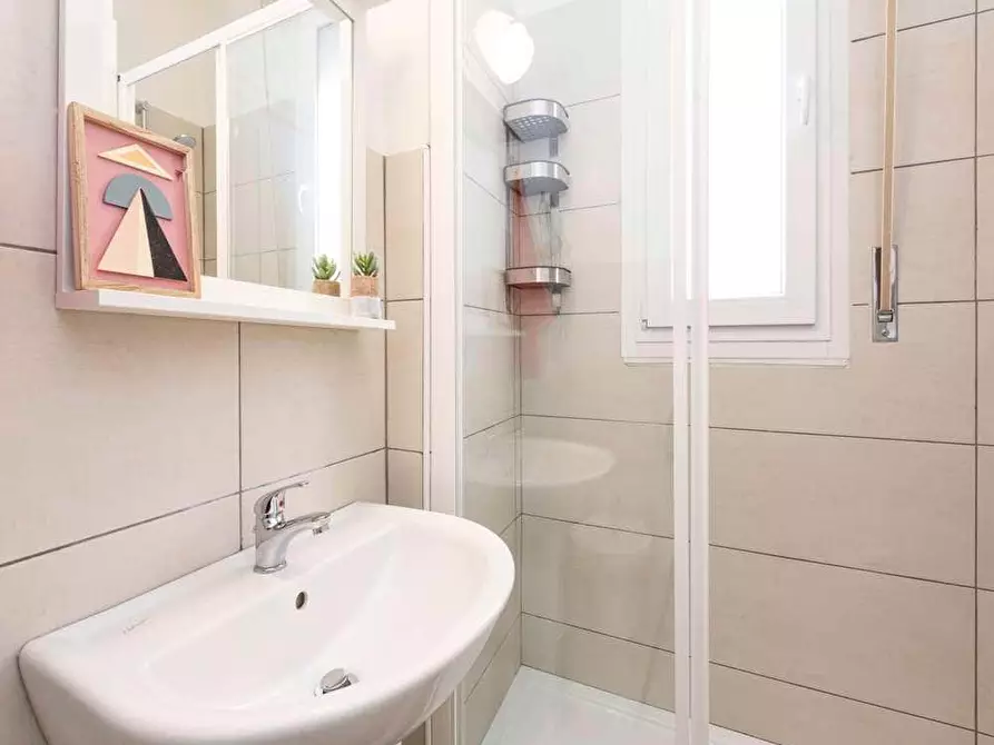 Immagine 14 di Camera in affitto  in Via Lorenteggio80 a Milano