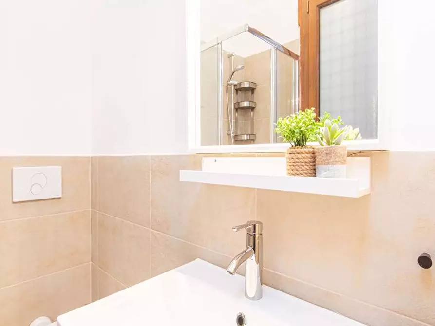 Immagine 20 di Camera in affitto  in Viale Sondrio7 a Milano