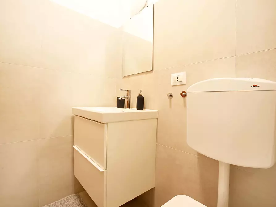 Immagine 23 di Camera in affitto  in Via Carlo Marx5 a Milano