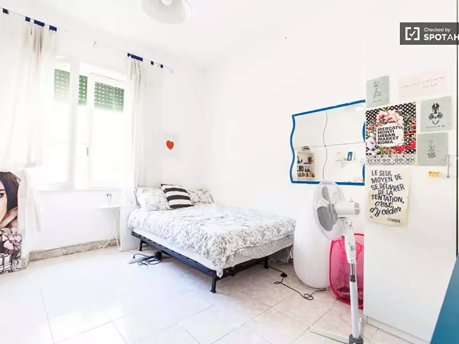 Immagine 1 di Camera in affitto  in Via delle Cave17 a Roma