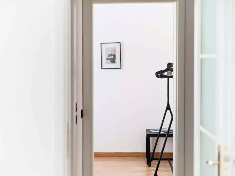 Immagine 37 di Appartamento in affitto  in Via Rezzonico a Como