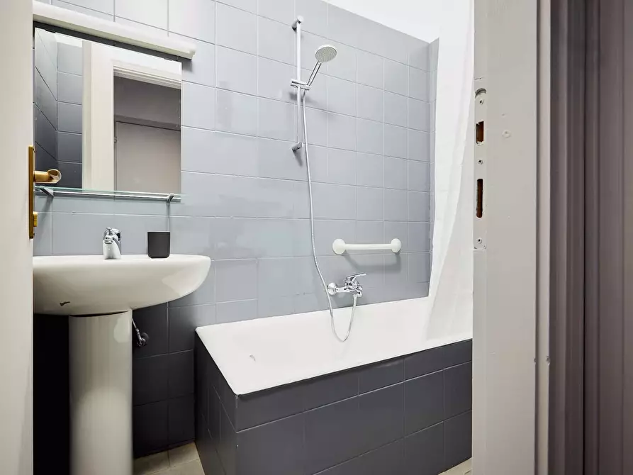 Immagine 15 di Camera in affitto  in Via Ormea85 a Torino