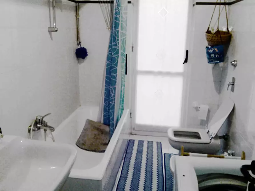 Immagine 10 di Camera in affitto  in Via Don Rodrigo2 a Milano