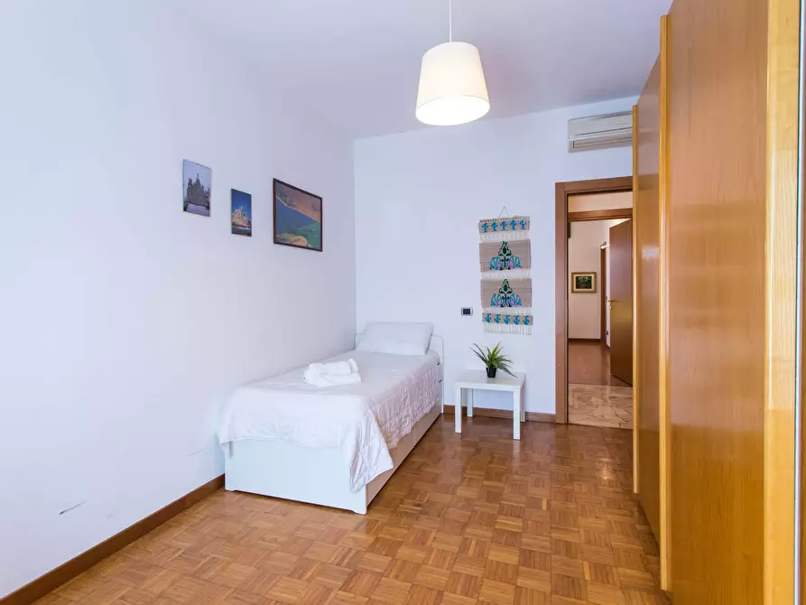 Immagine 17 di Appartamento in affitto  in Via Luigi Settembrini a Milano
