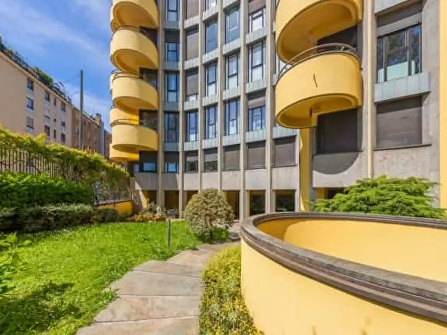 Immagine 2 di Appartamento in affitto  in Viale Elvezia12 a Milano