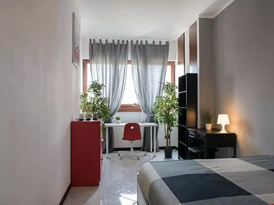 Immagine 1 di Camera in affitto  in Via Carlo Marx36 a Milano