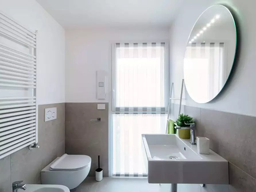 Immagine 43 di Appartamento in affitto  in Via Corrado e Giulio Venini a Como