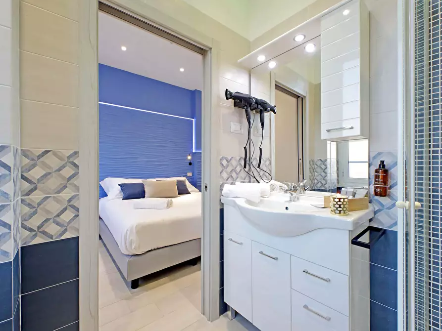 Immagine 32 di Appartamento in affitto  in Via Taranto93 a Roma