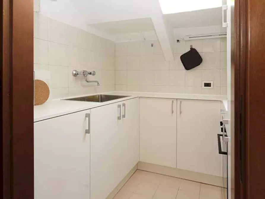 Immagine 10 di Camera in affitto  in Via Vigevano22 a Milano