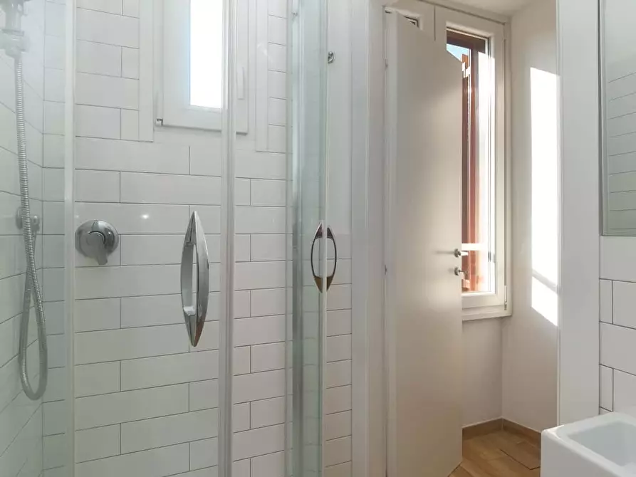 Immagine 7 di Appartamento in affitto  in Via del Commercio12 a Roma