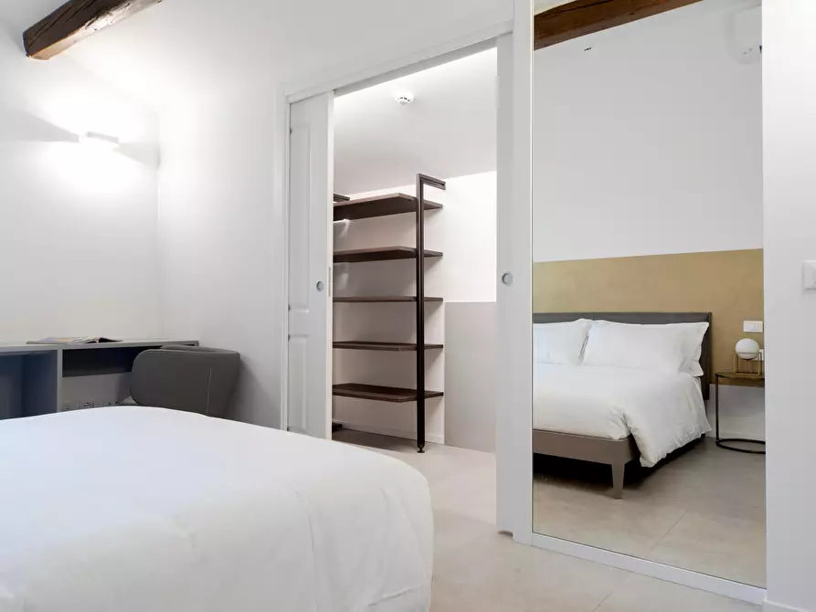 Immagine 13 di Appartamento in affitto  in Via dell'Indipendenza24 a Bologna