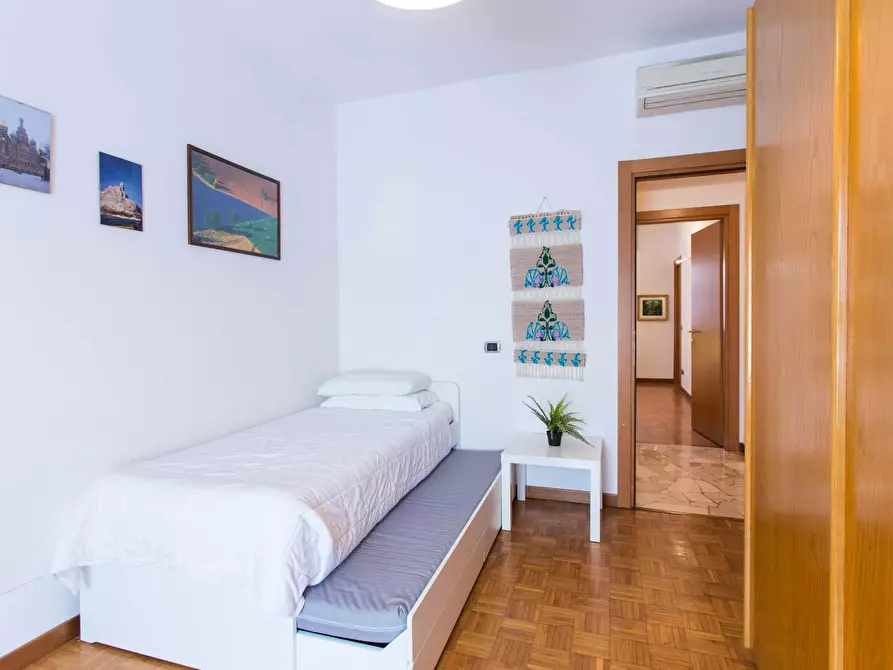 Immagine 18 di Appartamento in affitto  in Via Luigi Settembrini a Milano