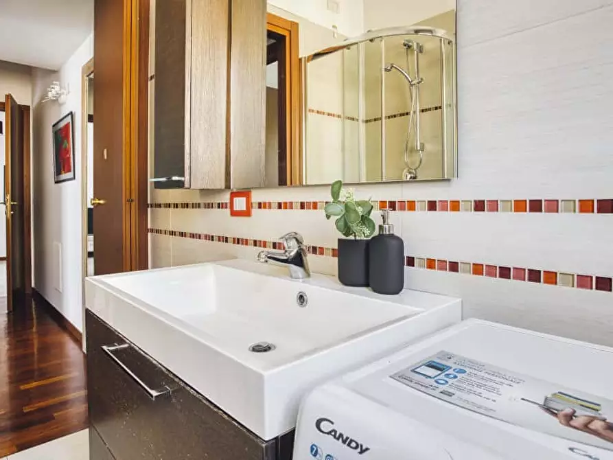 Immagine 14 di Camera in affitto  in Viale Carlo Espinasse106 a Milano