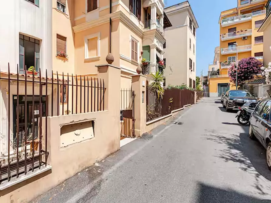 Immagine 14 di Appartamento in affitto  in Salita di Monte del Gallo9 a Roma