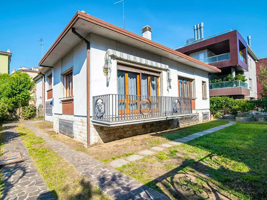 Immagine 9 di Camera in affitto  in Via Silvio Trentin a Venezia