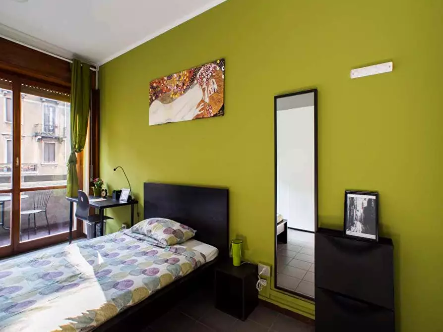 Immagine 3 di Camera in affitto  in Via Francesco Arese12 a Milano