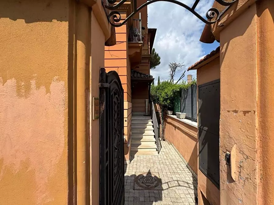 Immagine 16 di Appartamento in affitto  in Via la Spezia55 a Roma