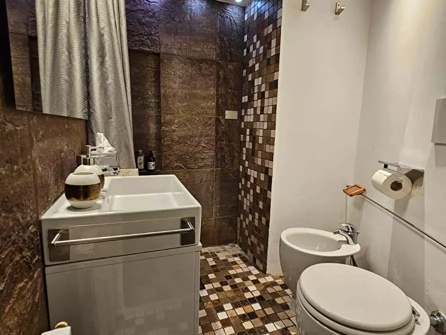 Immagine 10 di Appartamento in affitto  in Via Friuli46 a Milano