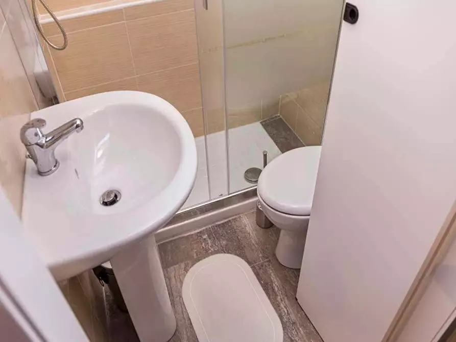 Immagine 8 di Camera in affitto  in Via Giulio Tarra1 a Milano