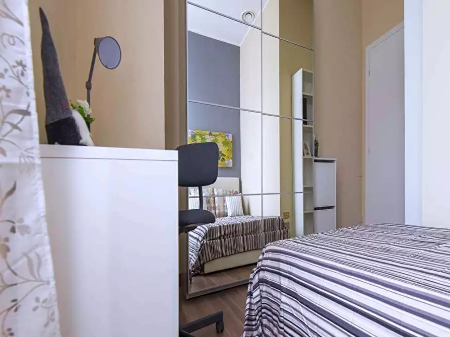 Immagine 3 di Camera in affitto  in Viale Nazario Sauro4 a Milano