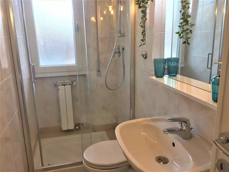 Immagine 13 di Camera in affitto  in Via Quintino Sella44 a Firenze