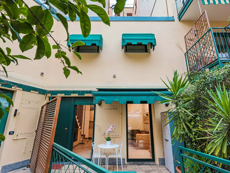 Immagine 43 di Appartamento in affitto  in Via Coluccio Salutati a Milano