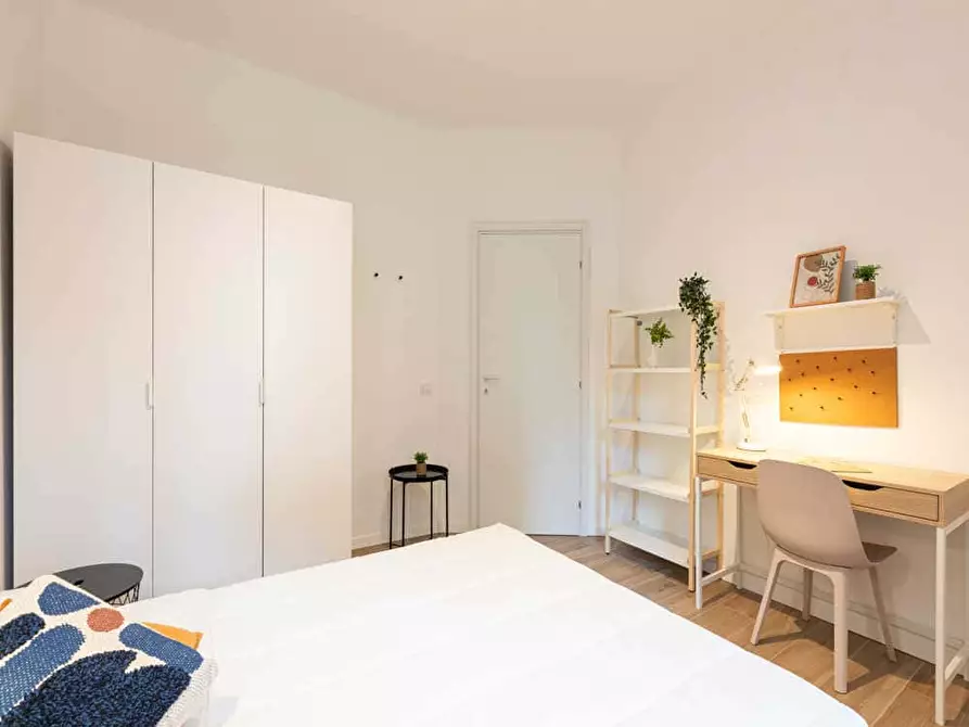 Immagine 5 di Camera in affitto  in Via Lorenteggio70 a Milano