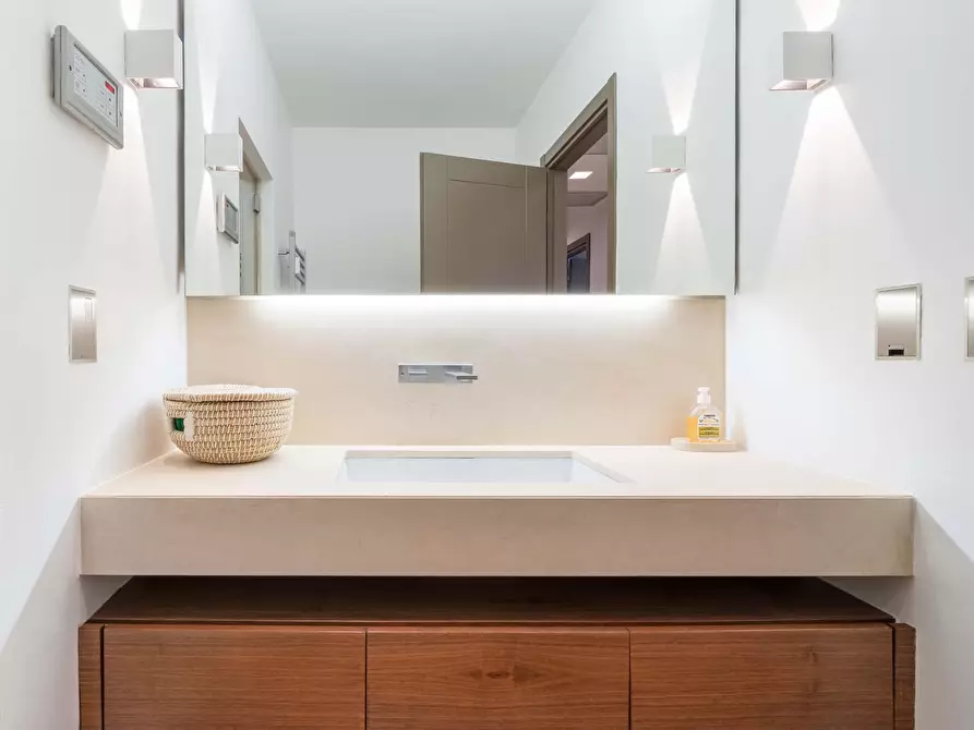 Immagine 38 di Appartamento in affitto  in Via Borgonuovo4 a Milano